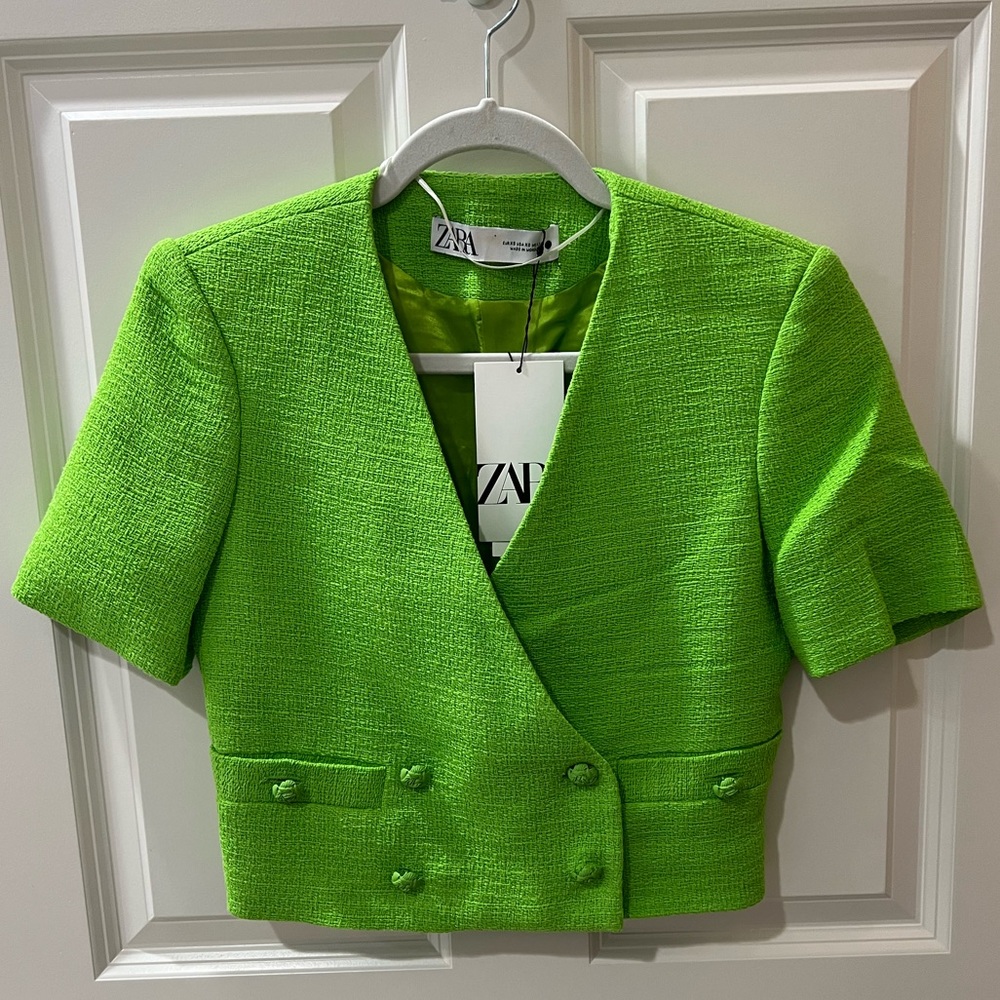 Zara Woman’s Textured Short Sleeve Cropped Blazer